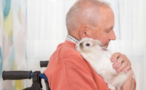 经颅磁治疗仪有作用_脑中风发生有什么信号反应